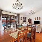 Esselle Villa *