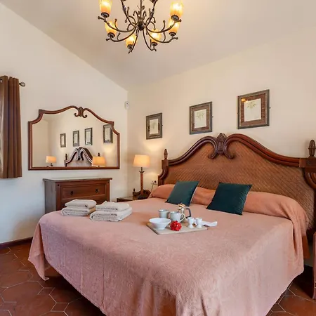 Esselle Villa *